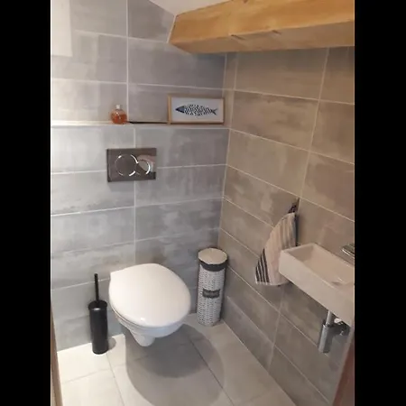 Mazet Avec Piscine Privée Proche Et Commerces à Trois Mn à Pied à Valmer