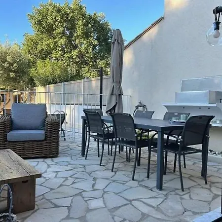 Mazet Avec Piscine Privee Proche Et Commerces A Trois Mn A Pied A Valmer *