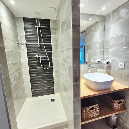 Mazet Avec Piscine Privée Proche Et Commerces à Trois Mn à Pied à Valmer La Croix-Valmer