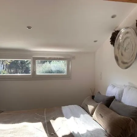 Mazet Avec Piscine Privée Proche Et Commerces à Trois Mn à Pied à Valmer