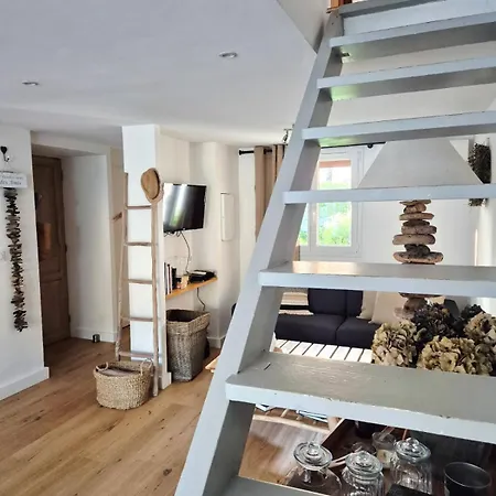 Mazet Avec Piscine Privee Proche Et Commerces A Trois Mn A Pied A Valmer