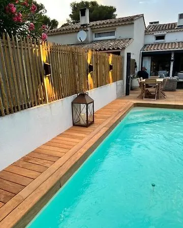Hébergement de vacances Mazet Avec Piscine Privée Proche Et Commerces à Trois Mn à Pied à Valmer *