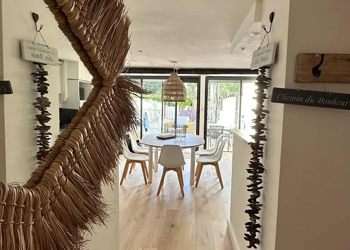 Mazet Avec Piscine Privee Proche Et Commerces A Trois Mn A Pied A Valmer Σπίτι διακοπών *