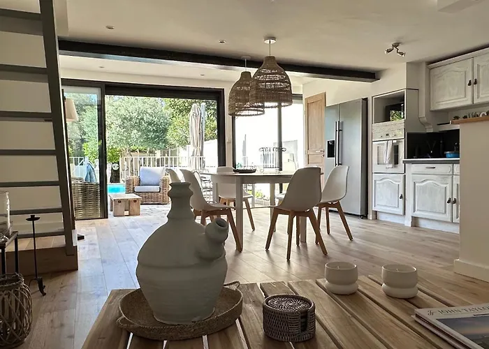 Mazet Avec Piscine Privee Proche Et Commerces A Trois Mn A Pied A Valmer Σπίτι διακοπών