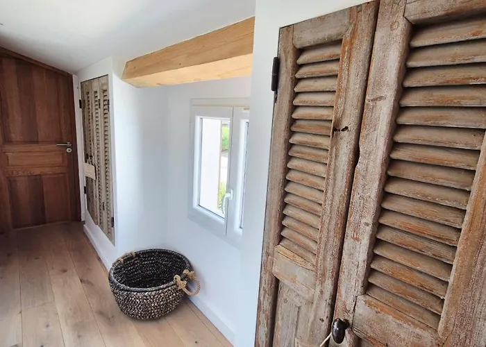 Mazet Avec Piscine Privee Proche Et Commerces A Trois Mn A Pied A Valmer