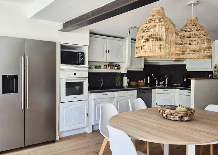 Mazet Avec Piscine Privee Proche Et Commerces A Trois Mn A Pied A Valmer